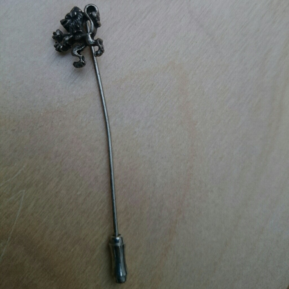 Antique Rampant Lion Pin - Picture 3 of 5